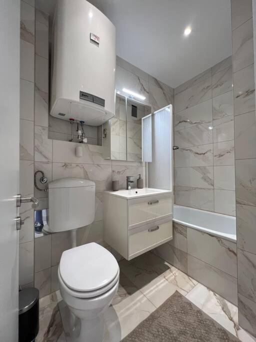 Neue Wohnung Neben Der Meduni Und Dem Lkh Грац Экстерьер фото