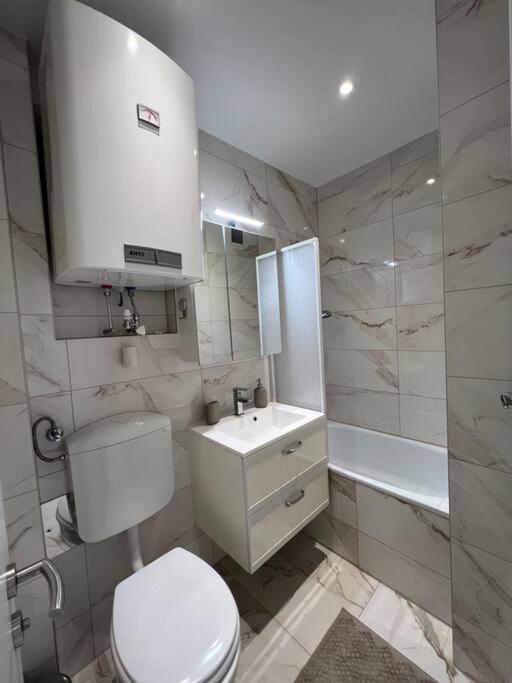 Neue Wohnung Neben Der Meduni Und Dem Lkh Грац Экстерьер фото